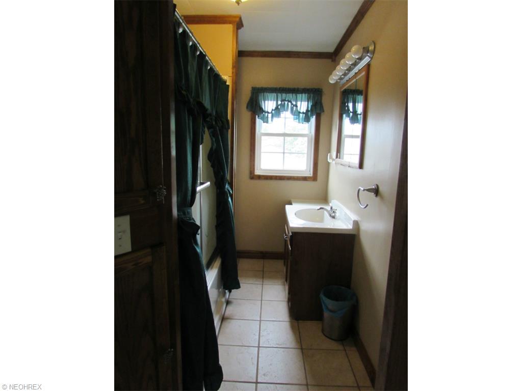 405 E 2nd St, Dover, OH 44622 photo 5