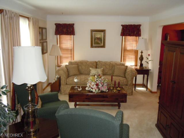 8306 Covington Ave, Parma, OH 44129 photo 7