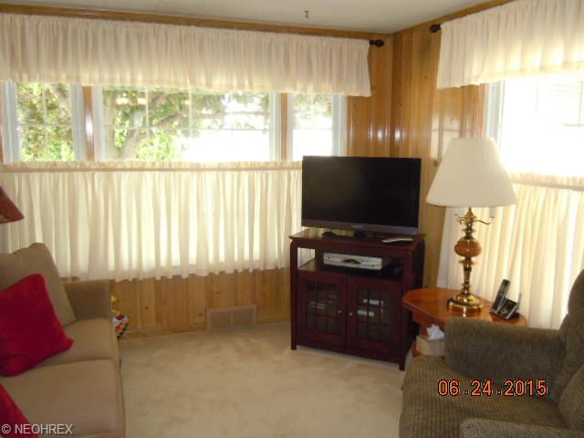 8306 Covington Ave, Parma, OH 44129 photo 9