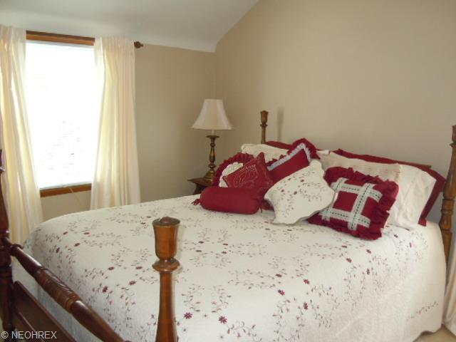 8306 Covington Ave, Parma, OH 44129 photo 11