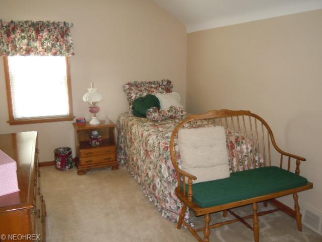 8306 Covington Ave, Parma, OH 44129 photo 10