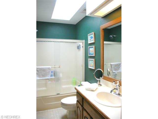 2210 Raintree Rd, Akron, OH 44333 photo 19