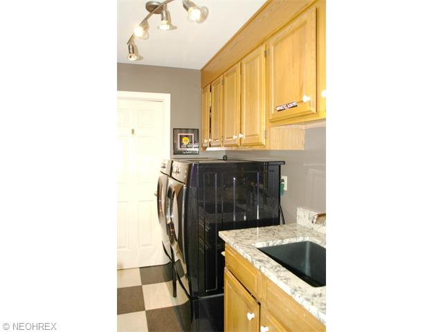 2210 Raintree Rd, Akron, OH 44333 photo 14