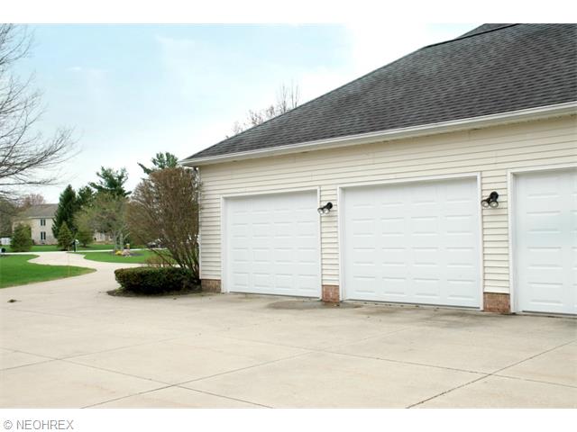 2210 Raintree Rd, Akron, OH 44333 photo 25