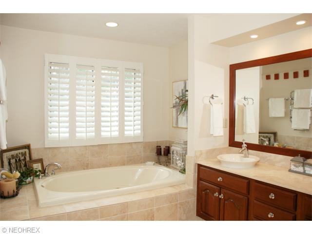 2210 Raintree Rd, Akron, OH 44333 photo 17