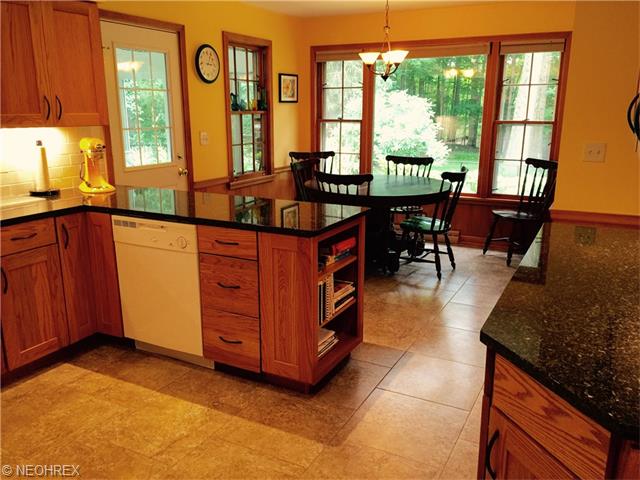 3913 Glenmere Dr, Youngstown, OH 44511 photo 3