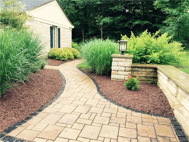3913 Glenmere Dr, Youngstown, OH 44511 photo 2