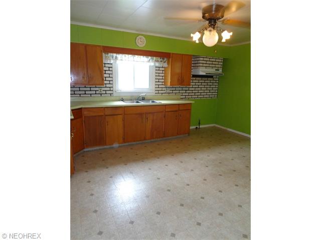 809 N 3rd St, Dennison, OH 44621 photo 6