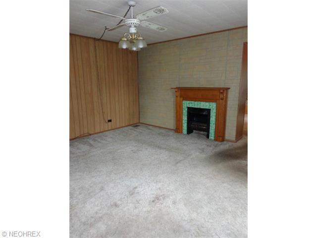 809 N 3rd St, Dennison, OH 44621 photo 4