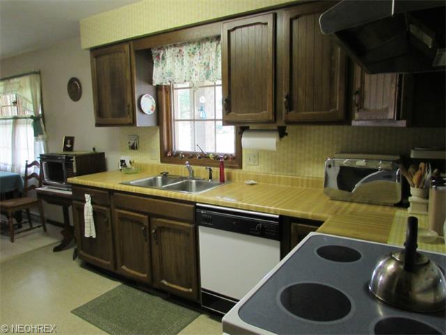 120 Karns Dr, Dover, OH 44622 photo 7