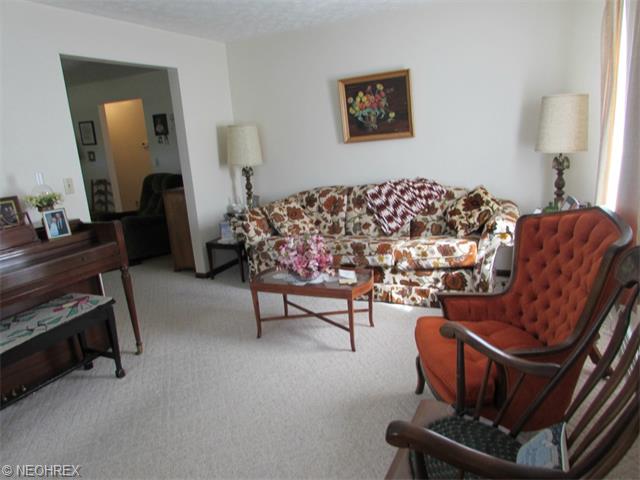 120 Karns Dr, Dover, OH 44622 photo 3