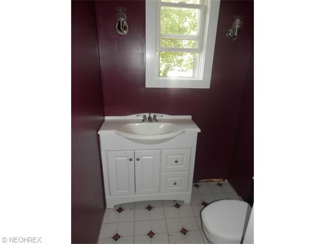 721 Thayer St, Akron, OH 44310 photo 3