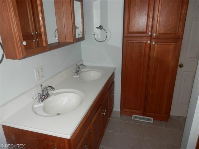 721 Thayer St, Akron, OH 44310 photo 7