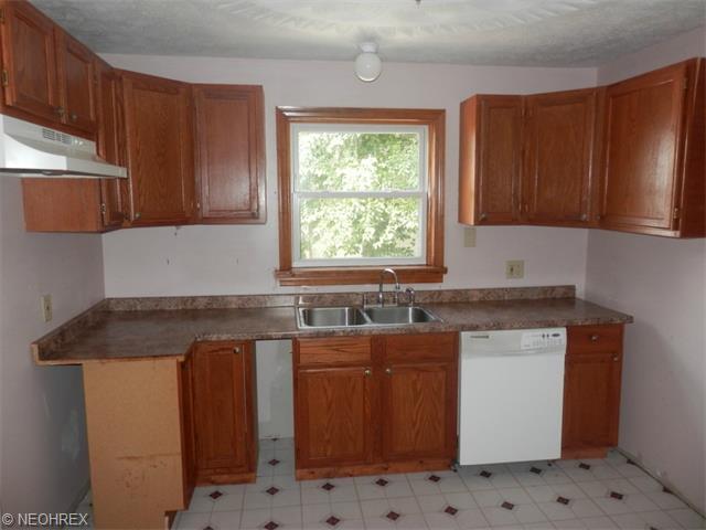 721 Thayer St, Akron, OH 44310 photo 2
