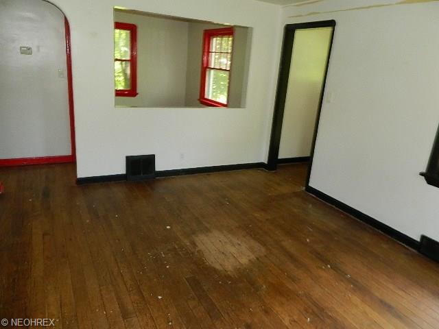 12802 Huffman Rd, Parma, OH 44130 photo 4