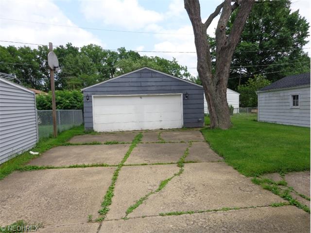 317 Longford Ave, Elyria, OH 44035 photo 2
