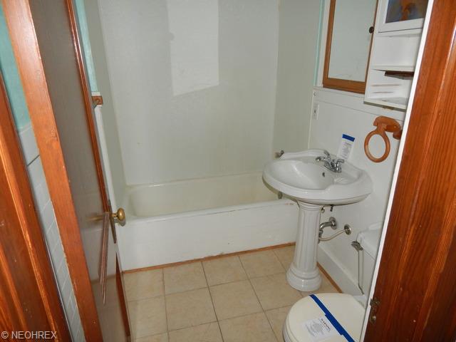 613 State St, Elyria, OH 44035 photo 10