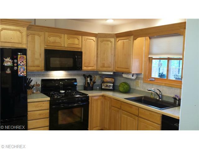 824 Bennett Dr, Elyria, OH 44035 photo 3