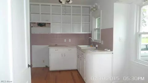 160 Omar St, Struthers, OH 44471 photo 5