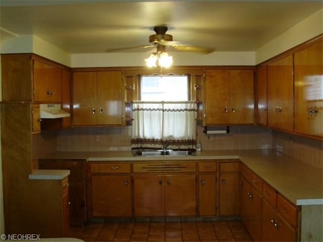 35 Reed St, Struthers, OH 44471 photo 3