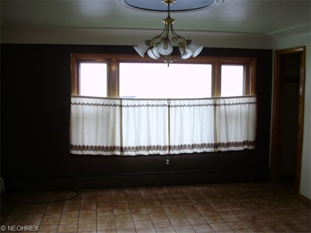35 Reed St, Struthers, OH 44471 photo 4