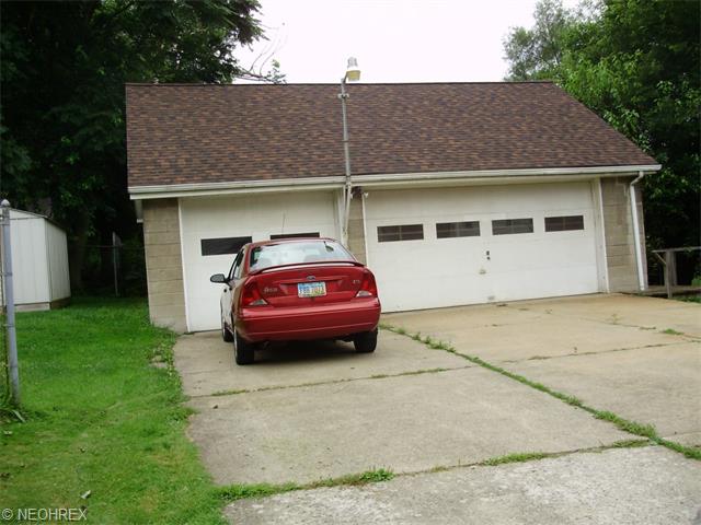 35 Reed St, Struthers, OH 44471 photo 2