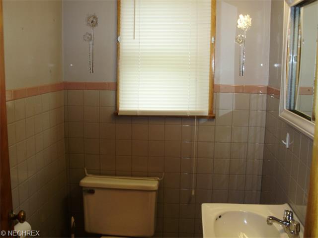 35 Reed St, Struthers, OH 44471 photo 5