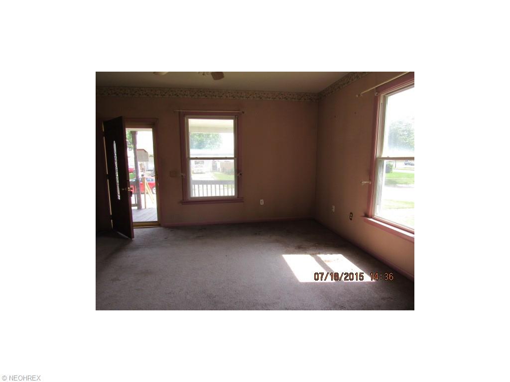 110 Cascade St, Elyria, OH 44035 photo 4