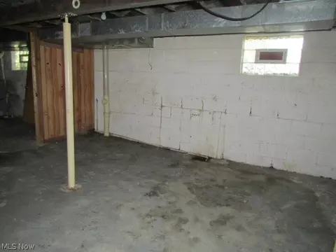 48 Wilson St, Struthers, OH 44471 photo 9