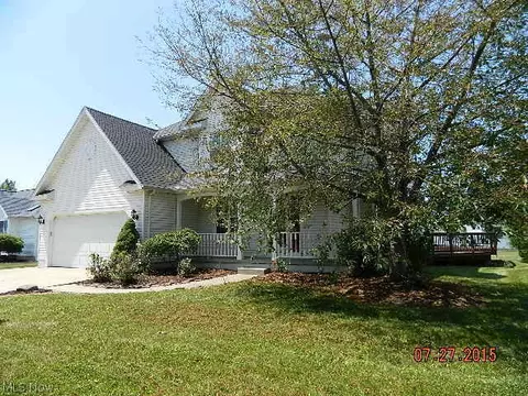 124 Falcon St, Elyria, OH 44035 photo 2