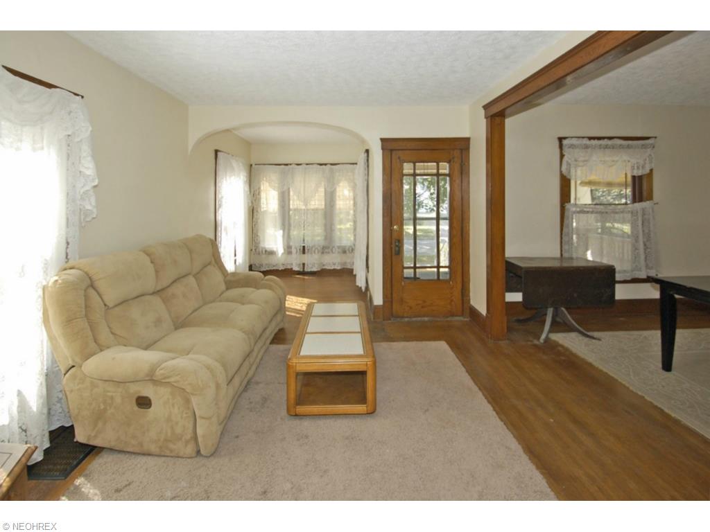 336 Kenyon Ave, Elyria, OH 44035 photo 4