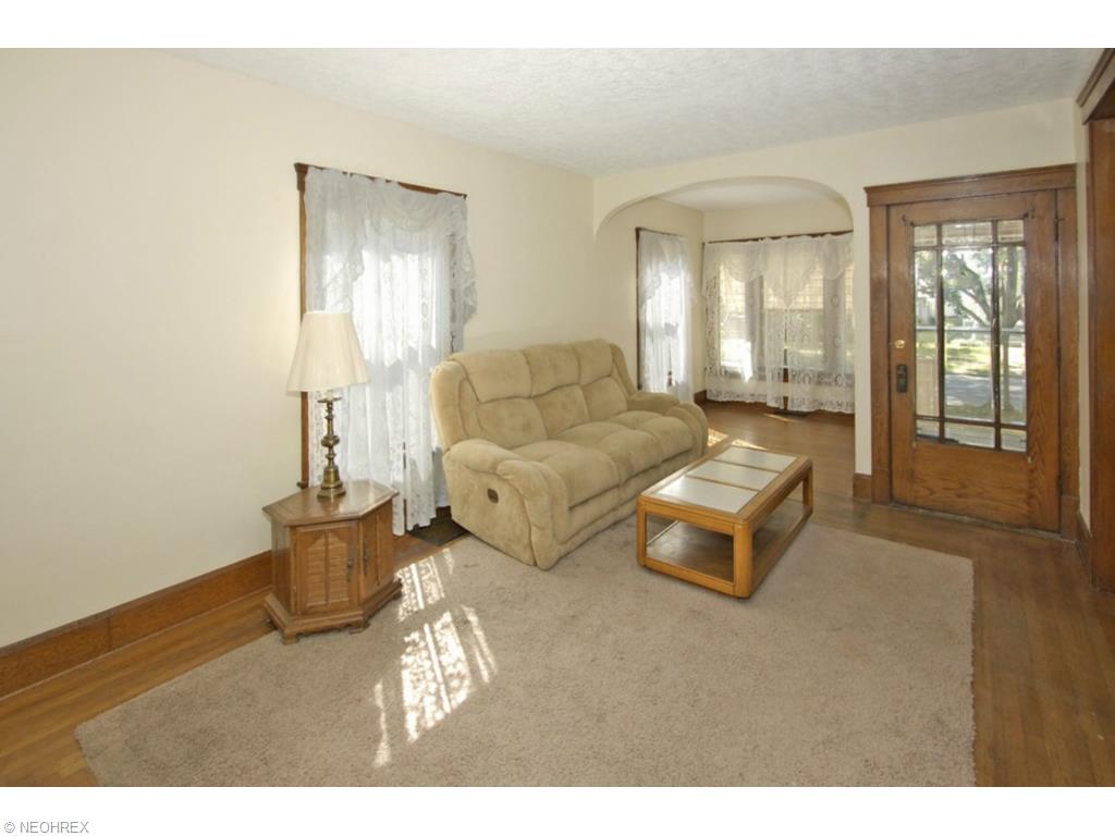 336 Kenyon Ave, Elyria, OH 44035 photo 5
