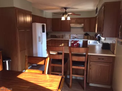 220 High St, Dover, OH 44622 photo 2