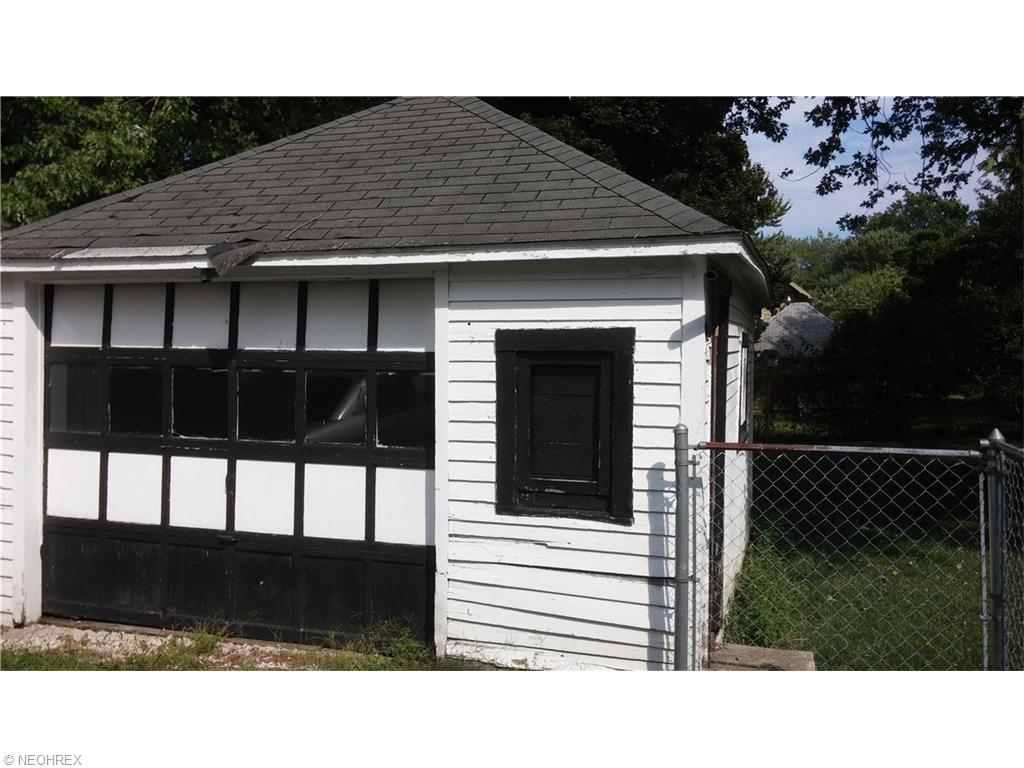 5220 Stark Ave, Ashtabula, OH 44004 photo 4
