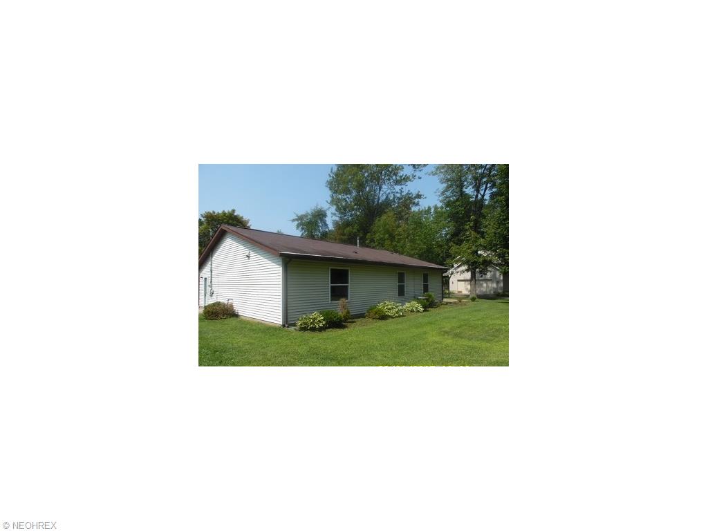 2412 Pleasantview Ave, Ashtabula, OH 44004 photo 2