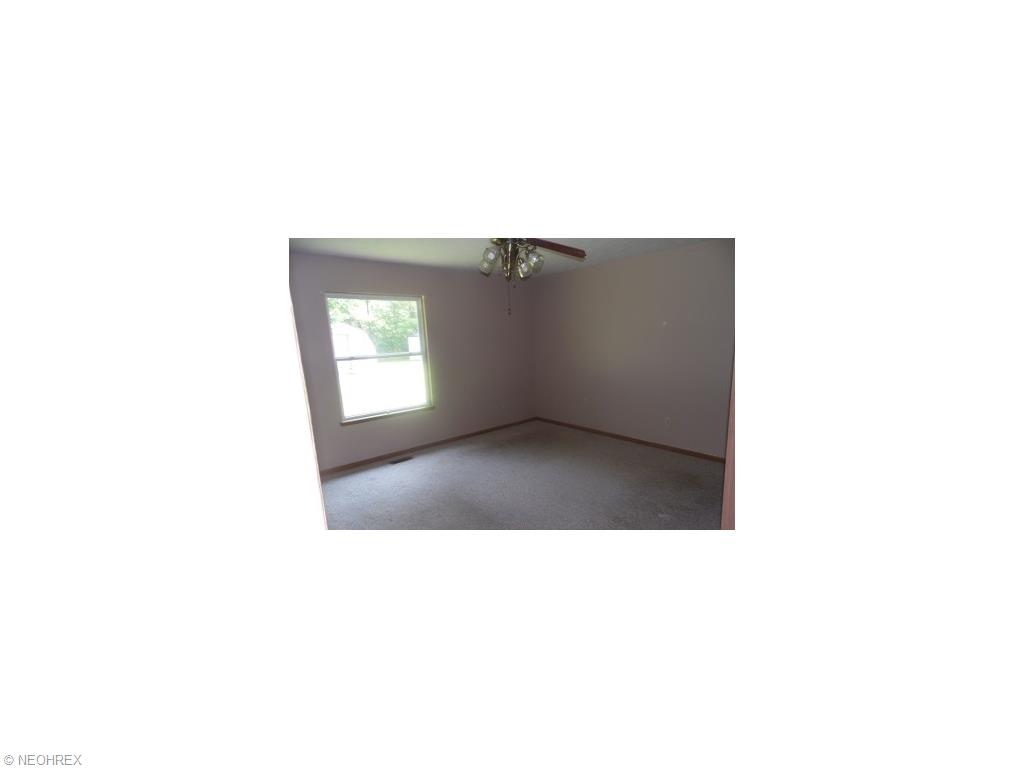 2412 Pleasantview Ave, Ashtabula, OH 44004 photo 9