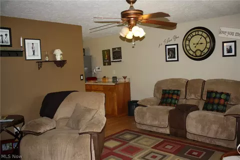 823 Baldwin Ave, Elyria, OH 44035 photo 4