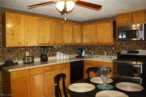 823 Baldwin Ave, Elyria, OH 44035 photo 9