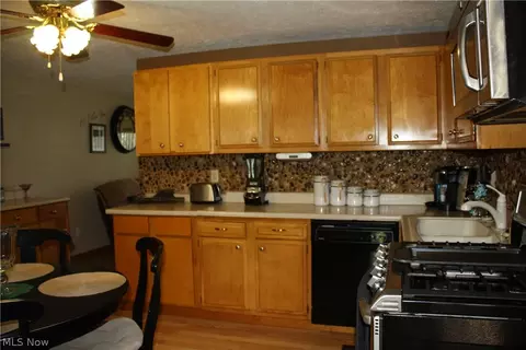 823 Baldwin Ave, Elyria, OH 44035 photo 11