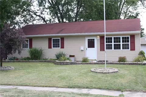 823 Baldwin Ave, Elyria, OH 44035 photo 2
