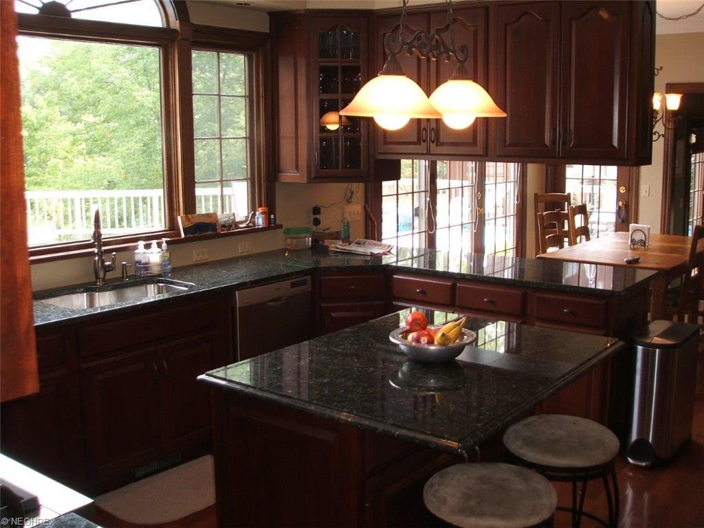 35995 Pepper Dr, Solon, OH 44139 photo 3