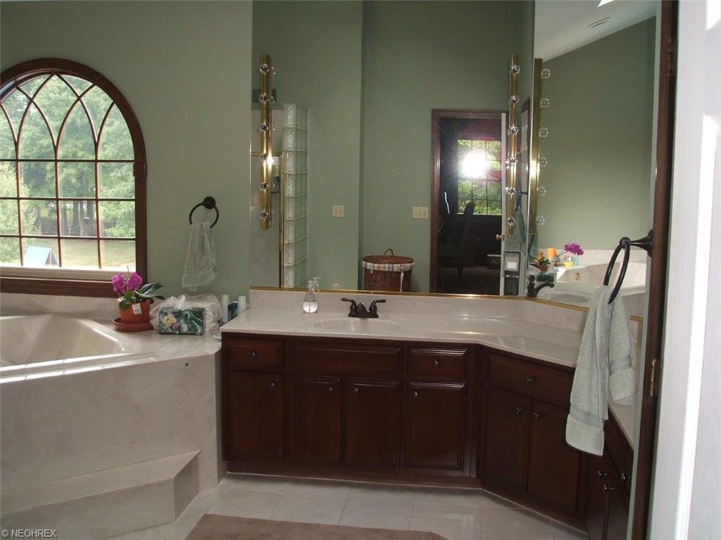 35995 Pepper Dr, Solon, OH 44139 photo 10