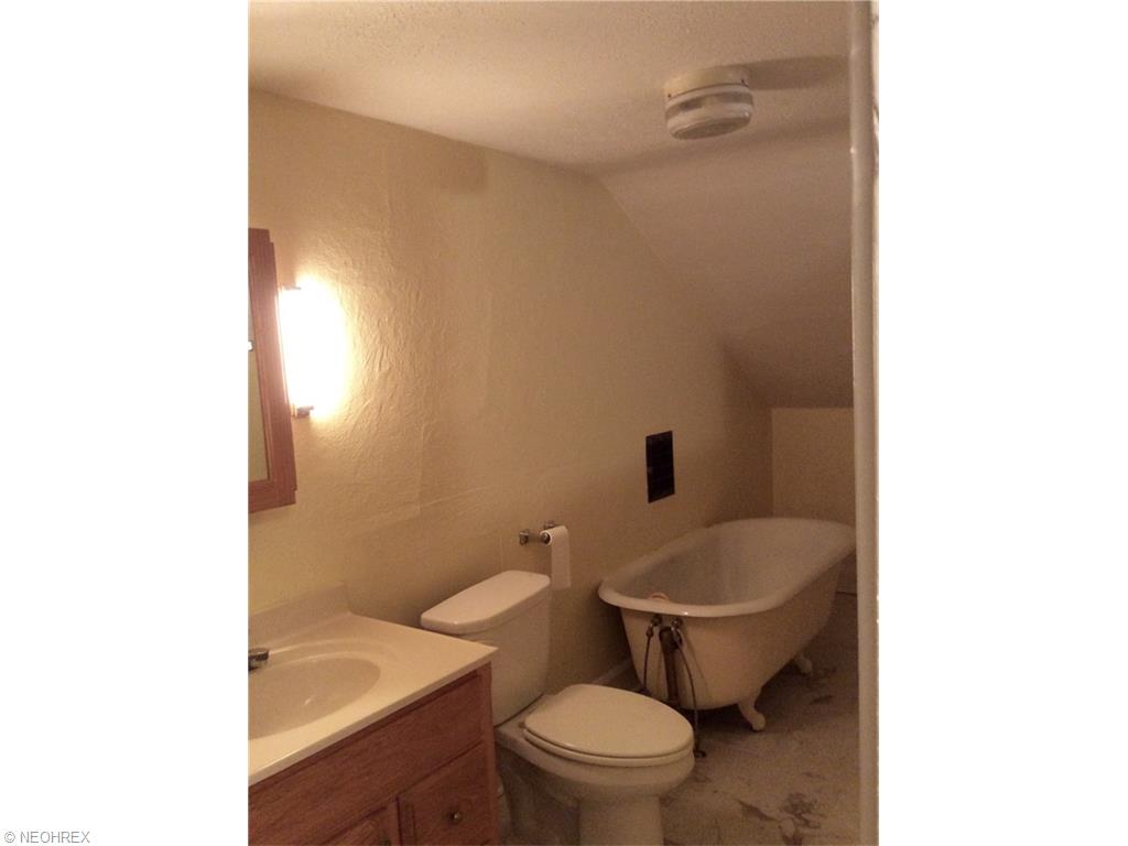 201 Hawthorne St, Elyria, OH 44035 photo 16