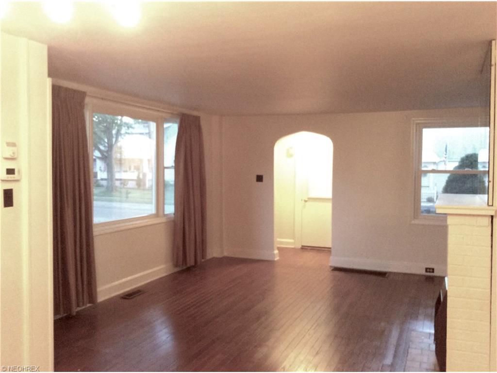 201 Hawthorne St, Elyria, OH 44035 photo 3