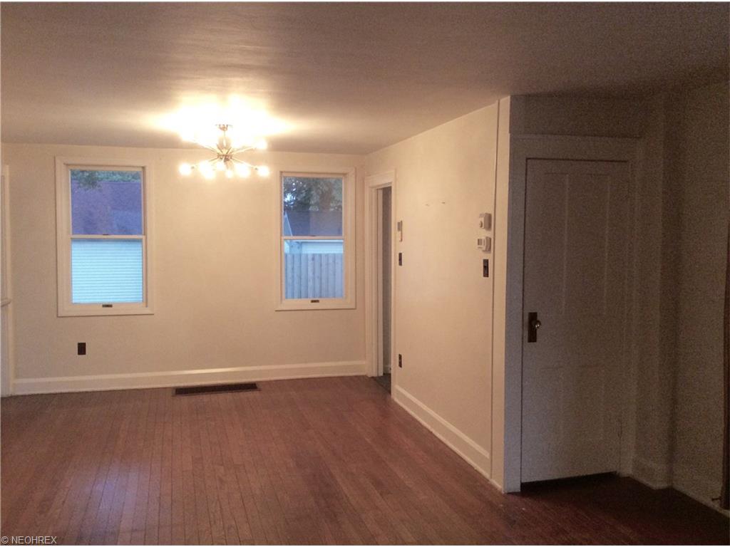 201 Hawthorne St, Elyria, OH 44035 photo 5