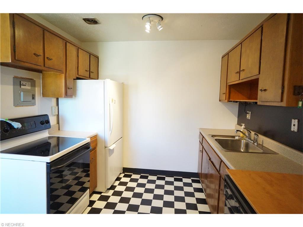 5651 Broadview Rd #E9, Parma, OH 44134 photo 4