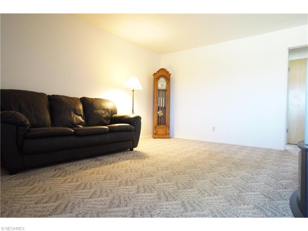 5651 Broadview Rd #E9, Parma, OH 44134 photo 3