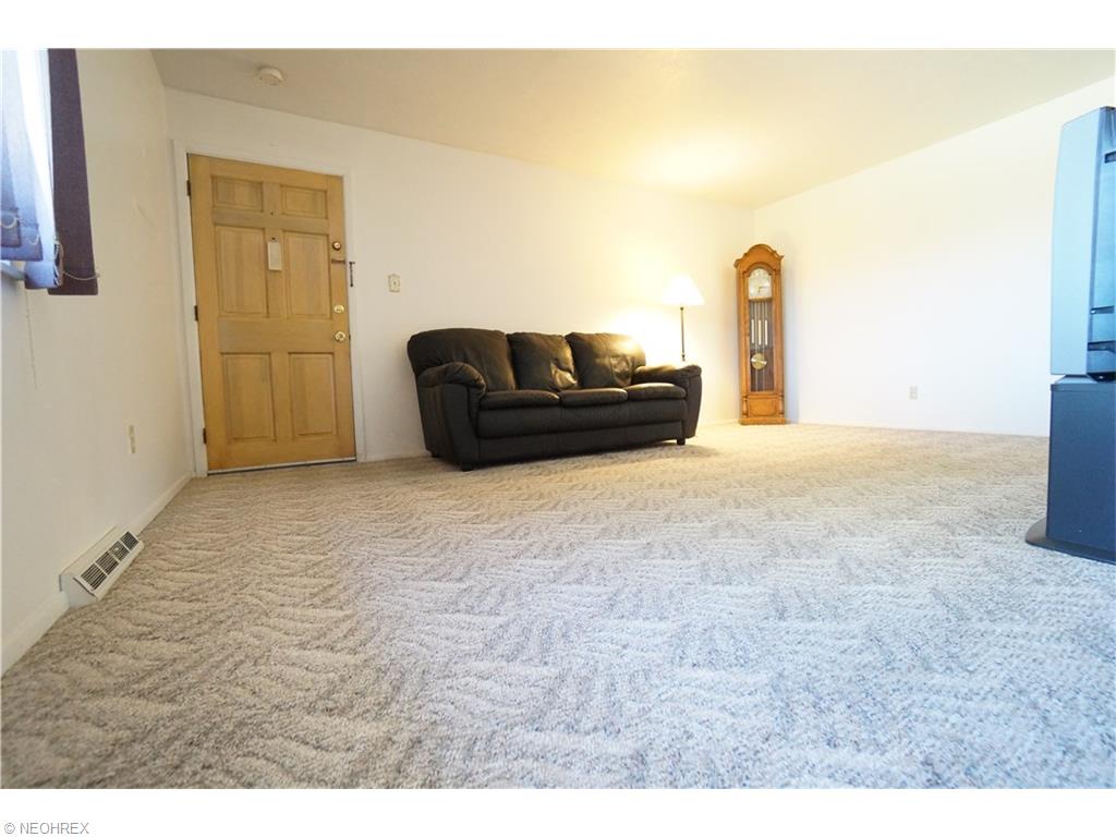 5651 Broadview Rd #E9, Parma, OH 44134 photo 2