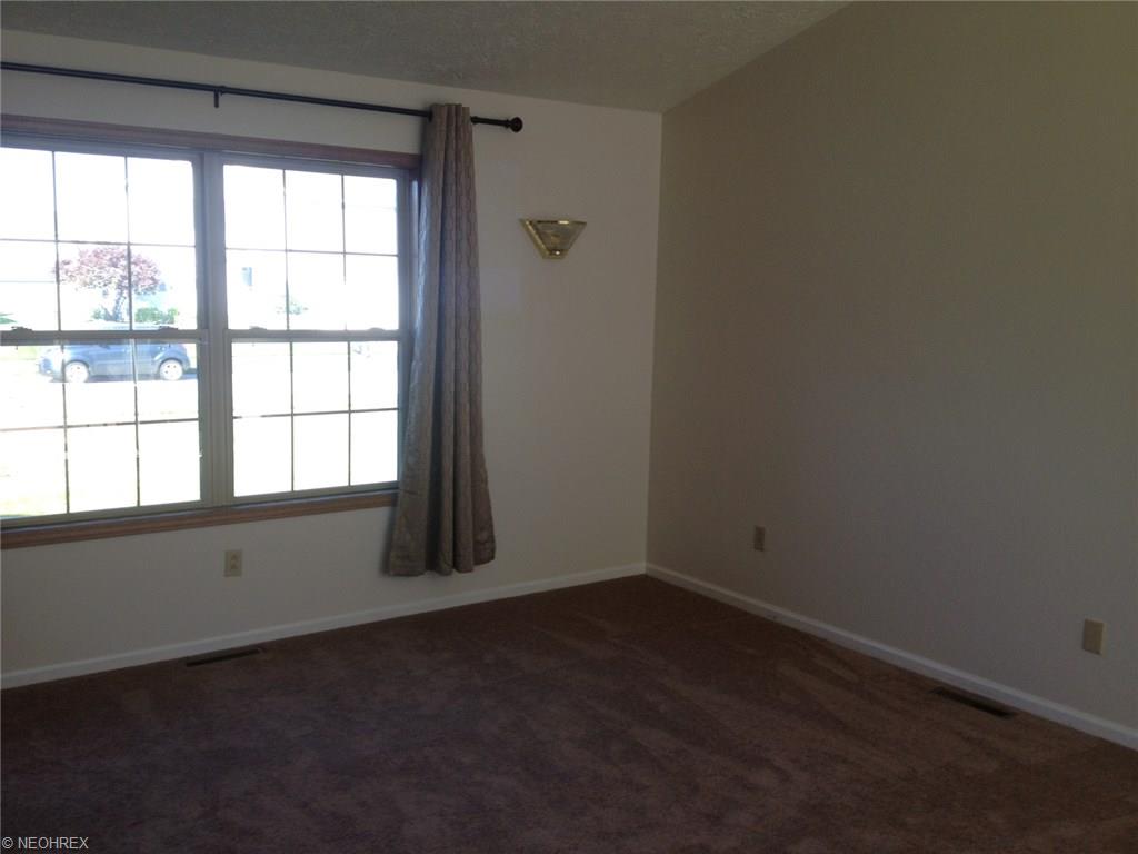 334 Sandpiper Ave, Elyria, OH 44035 photo 2