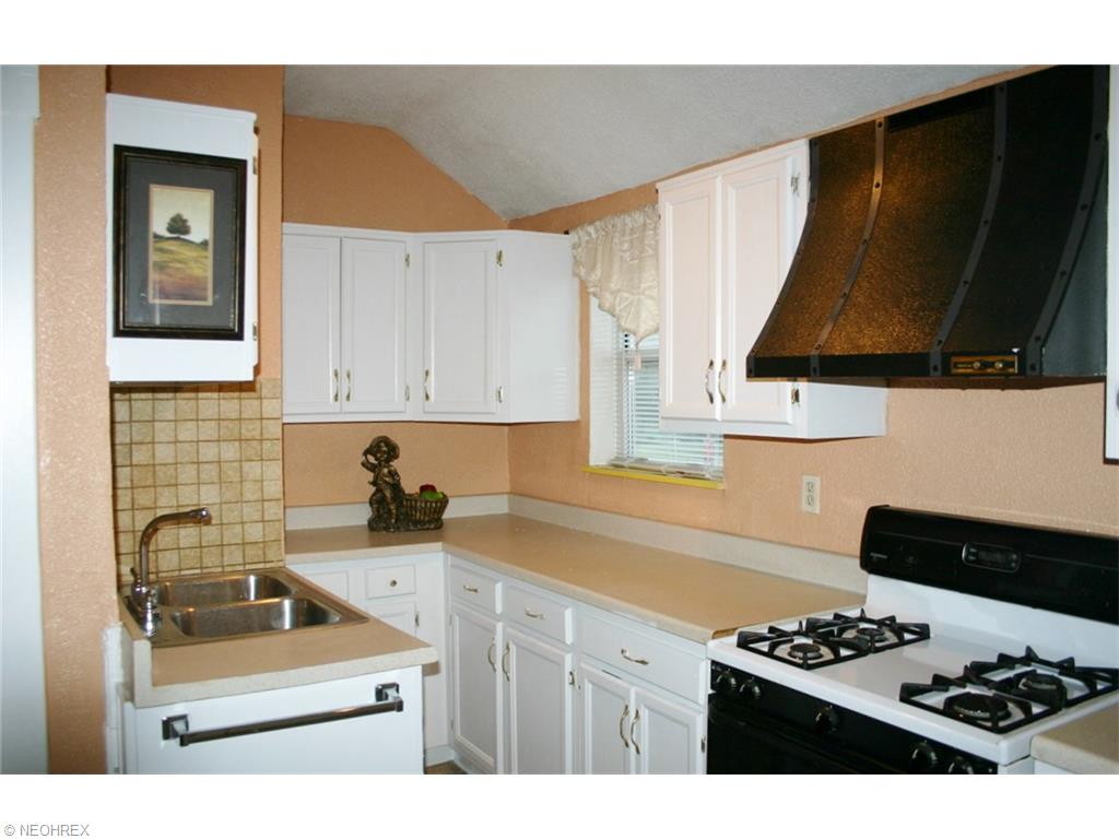 6673 State Rd, Parma, OH 44134 photo 2